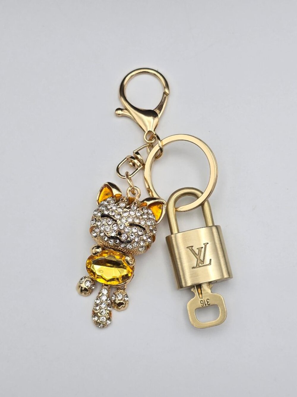 Authentic Louis Vuitton Lock & Key Gold ✨ Unbranded Cat Keychain Bag Charm LV - Picture 5 of 10
